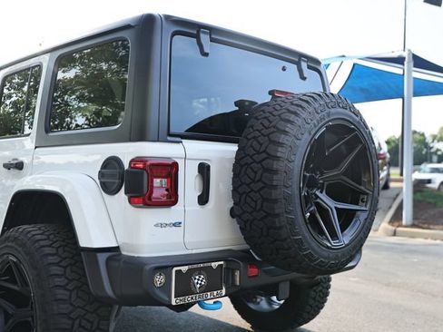 Used 2022 Jeep Wrangler Unlimited Sahara w/ Cold Weather Group AWD/4WD image 11
