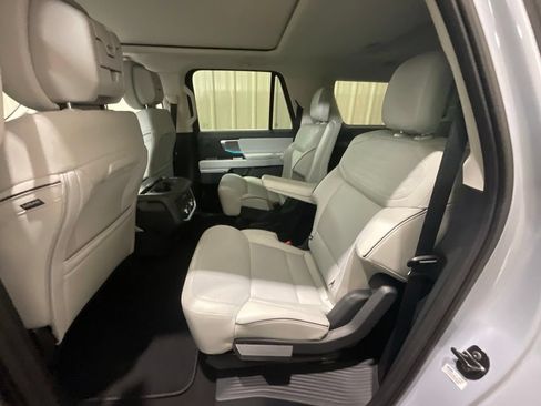 Used 2026 Ford Expedition Max Platinum w/ Platinum Ultimate Package AWD/4WD image 10
