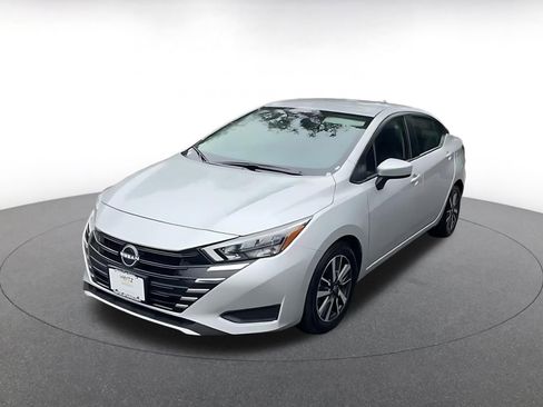 Used 2025 Nissan Versa SV FWD image 7