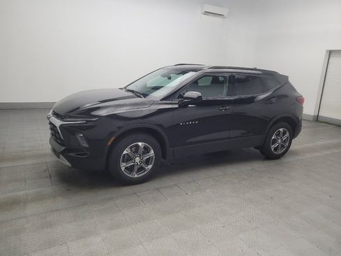 Used 2024 Chevrolet Blazer LT w/ Convenience Package FWD image 2