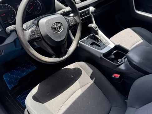 Used 2019 Toyota RAV4 XLE FWD image 3
