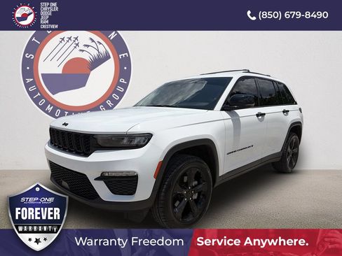 Used 2023 Jeep Grand Cherokee Limited w/ Black Appearance Package AWD/4WD image 1