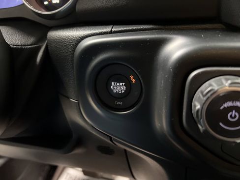 Used 2020 Jeep Wrangler Unlimited Sahara image 25