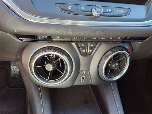 Used 2023 Chevrolet Blazer LT image 7