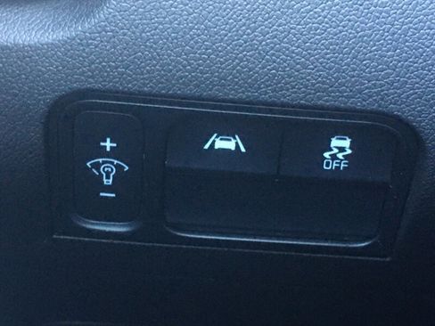 Used 2022 Kia Sorento LX image 12