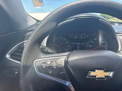 Used 2022 Chevrolet Malibu LT FWD image 11