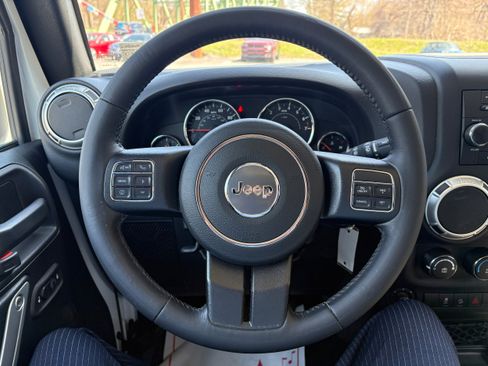 Certified 2017 Jeep Wrangler Unlimited Sahara w/ Connectivity Group image 18