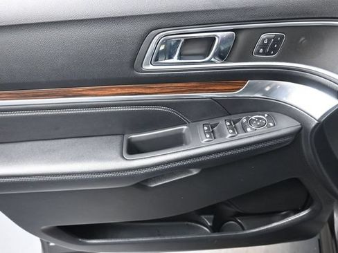 Used 2017 Ford Explorer Limited AWD/4WD image 13