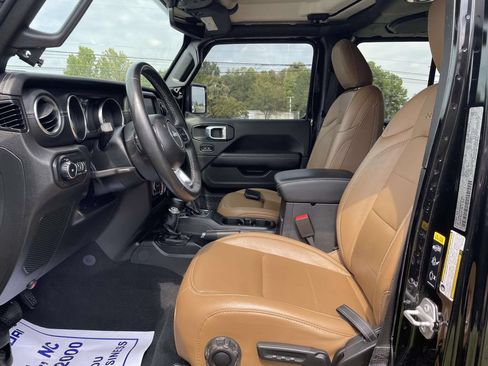 Used 2022 Jeep Wrangler Unlimited Sahara w/ Cold Weather Group AWD/4WD image 16