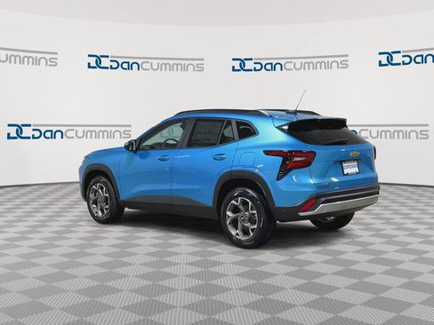 New 2026 Chevrolet Trax LT w/ LT Convenience Package FWD image 6