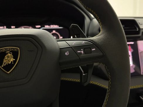Used 2025 Lamborghini Urus SE AWD/4WD image 24