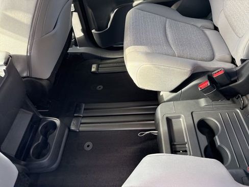 Used 2024 Toyota Sienna LE image 28