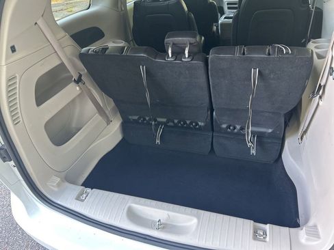 Used 2024 Chrysler Pacifica Touring-L FWD image 30