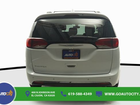 Used 2020 Chrysler Pacifica Touring-L FWD image 14