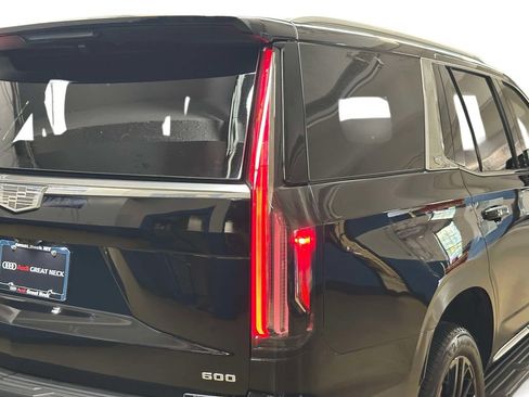 Used 2024 Cadillac Escalade Premium Luxury AWD/4WD image 37