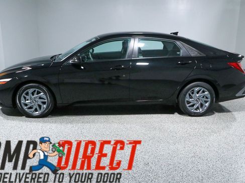 Used 2024 Hyundai Elantra SEL FWD image 10