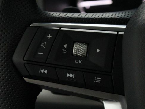 New 2025 Mitsubishi Outlander SE image 9