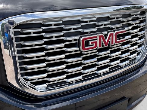 Used 2020 GMC Yukon Denali w/ Denali Ultimate Package RWD image 34
