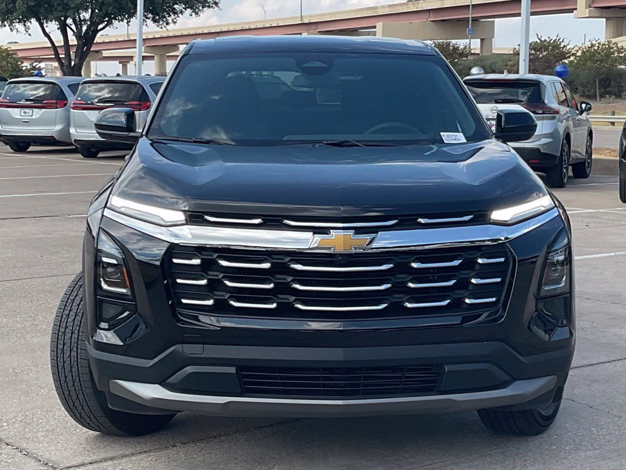 Used 2026 Chevrolet Equinox LT FWD image 2