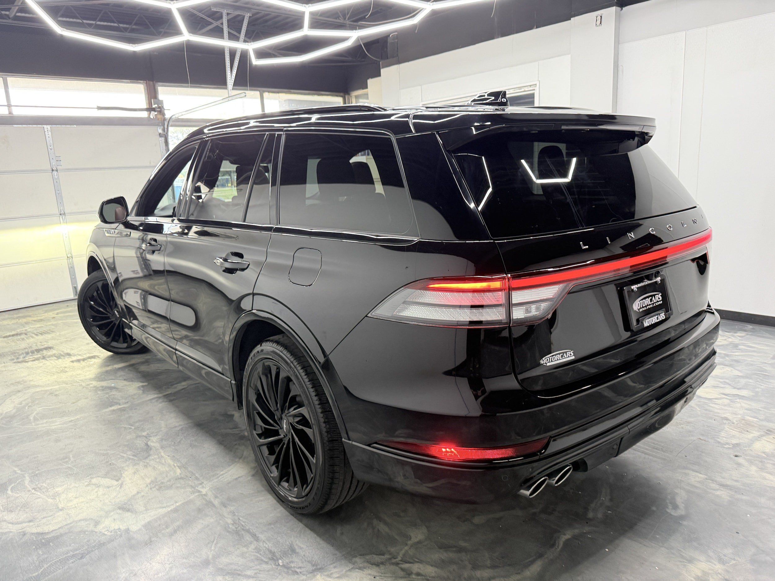 Used 2025 Lincoln Aviator Reserve w/ Equipment Group 201A AWD/4WD image 3