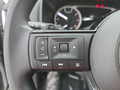 Certified 2023 Nissan Rogue SV FWD image 16