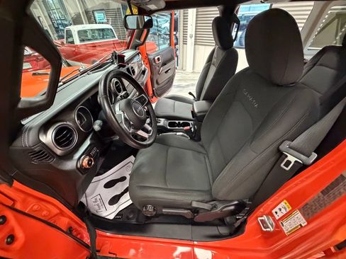 Used 2018 Jeep Wrangler Unlimited Sahara w/ Cold Weather Group AWD/4WD image 58