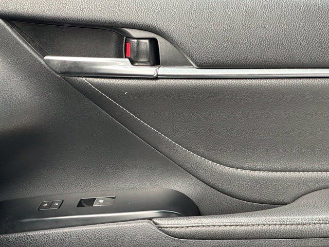 Used 2018 Toyota Camry XSE FWD image 27