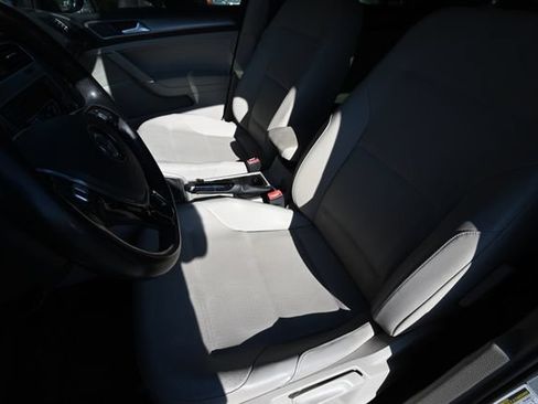 Used 2015 Volkswagen Golf TDI SE FWD image 8