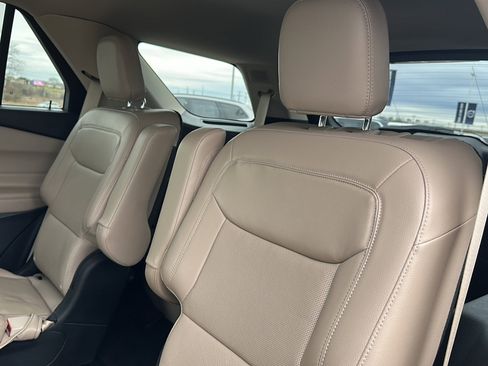 Used 2022 Ford Explorer Limited w/ Equipment Group 301A image 19