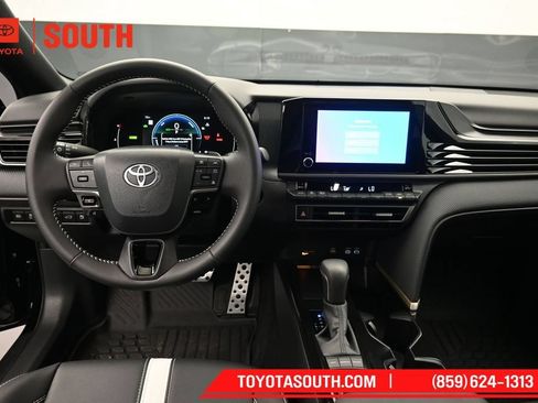 Used 2026 Toyota Camry SE FWD image 11