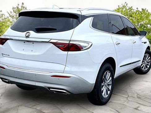 Used 2023 Buick Enclave Essence image 2