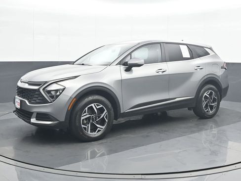 Used 2023 Kia Sportage LX image 2
