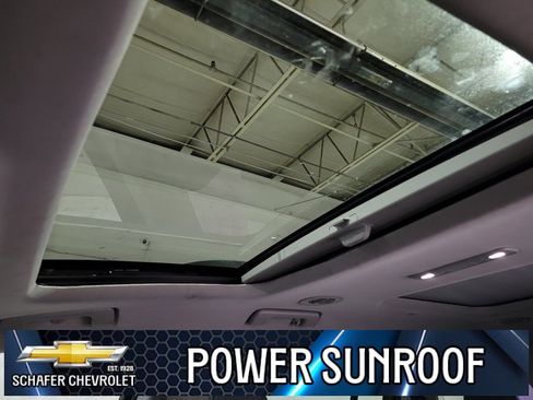 Used 2022 GMC Acadia SLT w/ GMC Pro Grade Package image 9