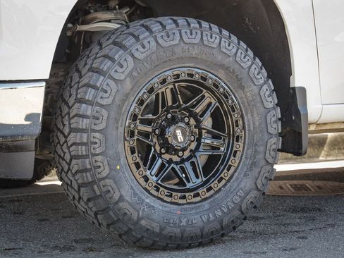 Used 2022 Chevrolet Silverado 1500 LT w/ Protection Package AWD/4WD image 11
