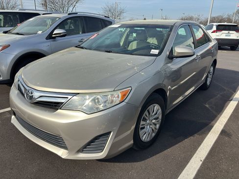 Used 2014 Toyota Camry LE image 3