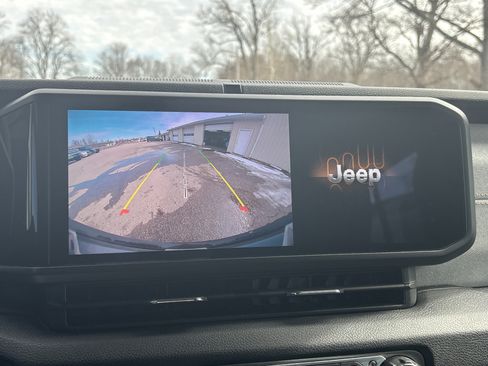 Used 2024 Jeep Wrangler Sport S w/ Convenience Group AWD/4WD image 19