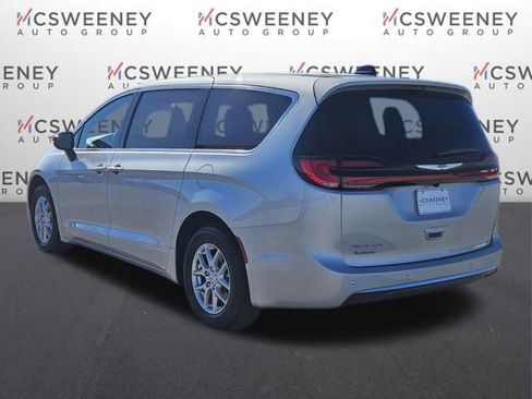 New 2026 Chrysler Pacifica Select image 3