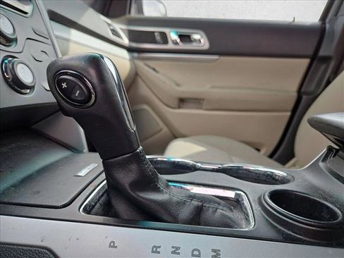 Used 2014 Ford Explorer XLT w/ Equipment Group 201A image 8