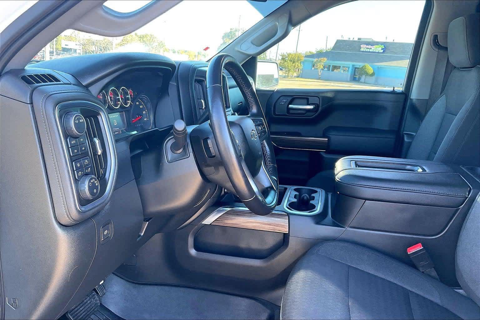Used 2021 Chevrolet Silverado 1500 LT Trail Boss w/ Bed Protection Package AWD/4WD image 2