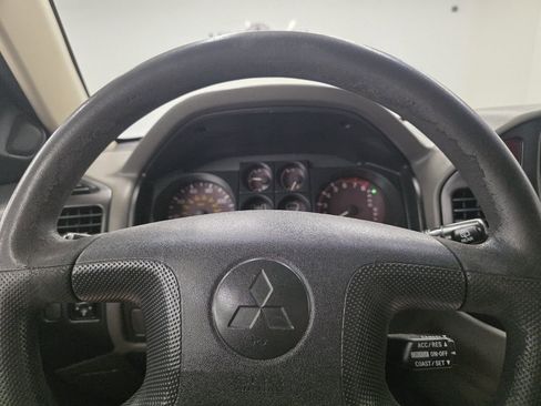 Used 2002 Mitsubishi Montero XLS AWD/4WD image 30