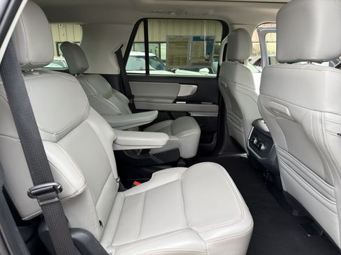 Used 2025 Ford Expedition Active AWD/4WD image 25