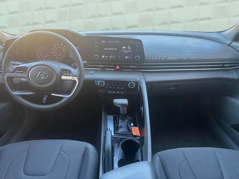 Used 2022 Hyundai Elantra SEL image 20