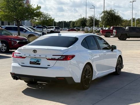 Used 2026 Toyota Camry SE w/ Convenience Package FWD image 4