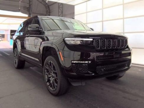 Used 2025 Jeep Grand Cherokee L Summit w/ Obsidian Package AWD/4WD image 4