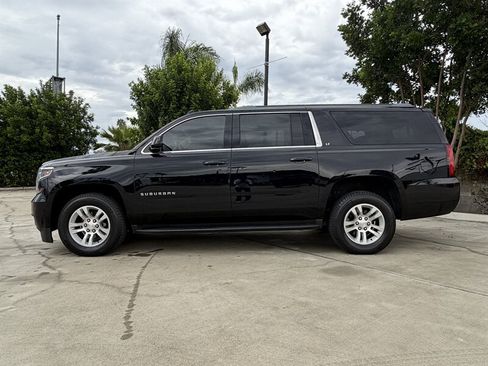 Used 2020 Chevrolet Suburban LT RWD image 2