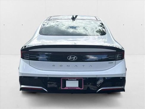 New 2025 Hyundai Sonata Limited image 8