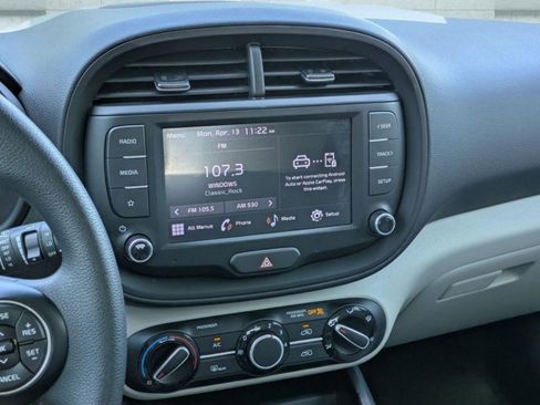 Used 2022 Kia Soul LX FWD image 14