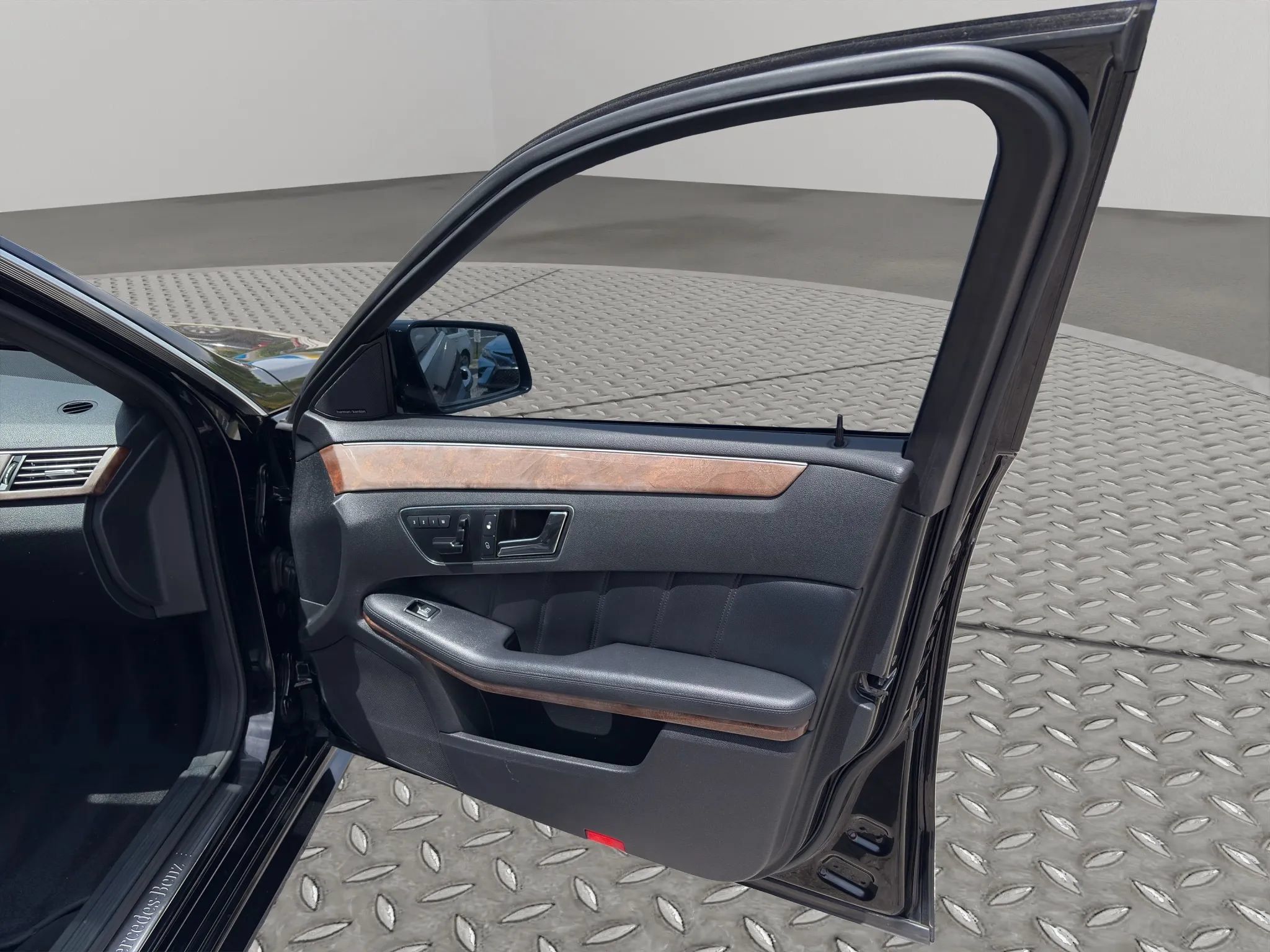 Used 2011 Mercedes-Benz E 350 Sedan image 19