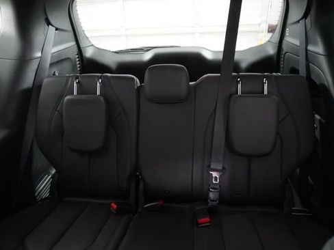 Used 2020 Chrysler Pacifica Touring-L FWD image 38