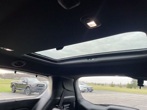 Used 2020 Chrysler Pacifica Limited image 15